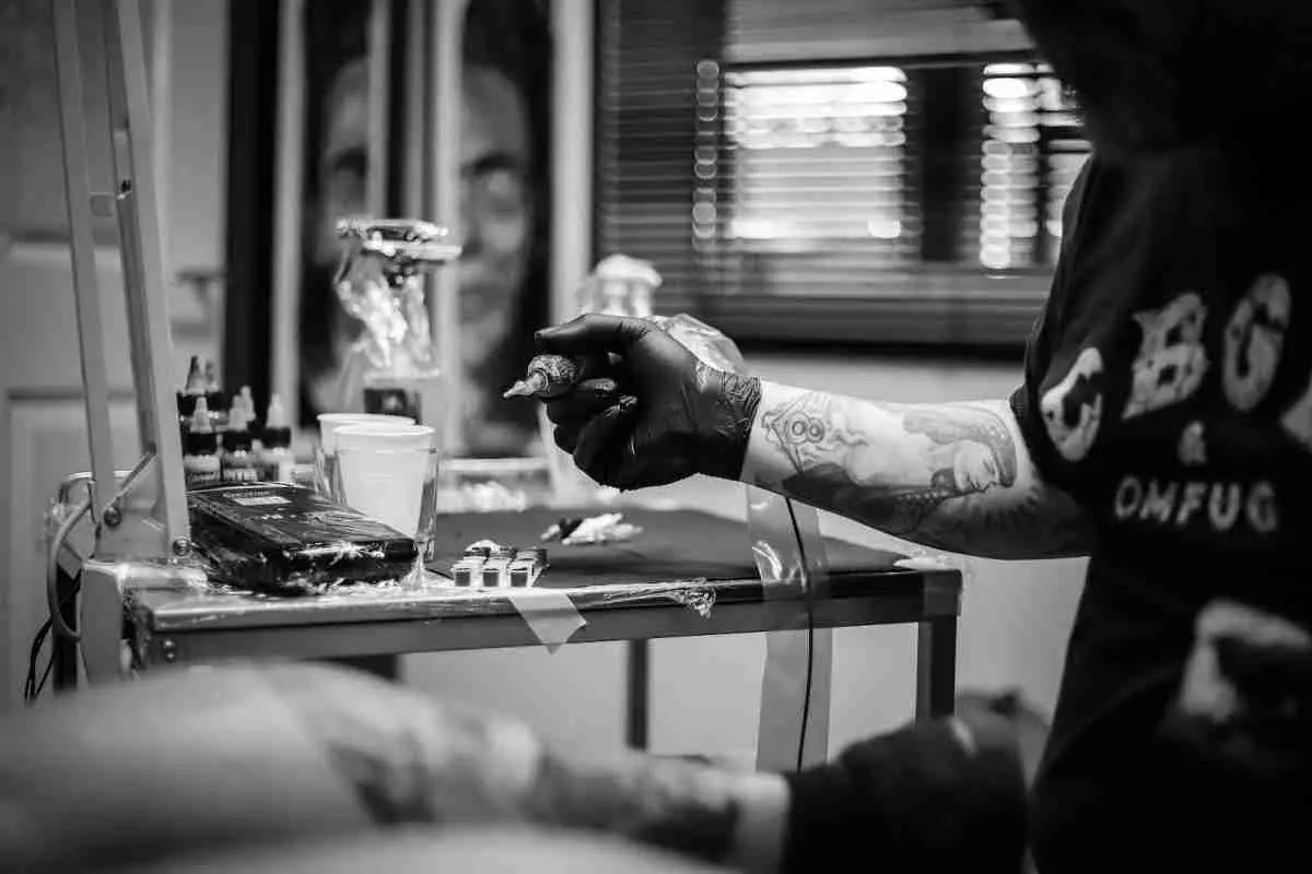 Summit's Exodus Ink tattoo shop and Illinoi Tattoo School, a family  operation, gives female artists opportunities - Chicago Sun-Times