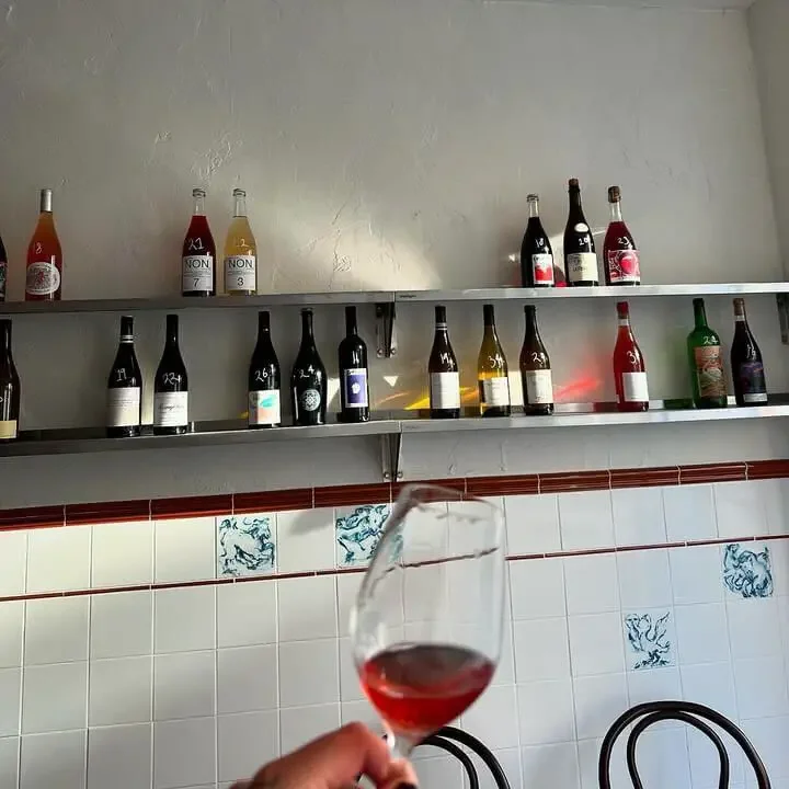 La Camionera wine bar