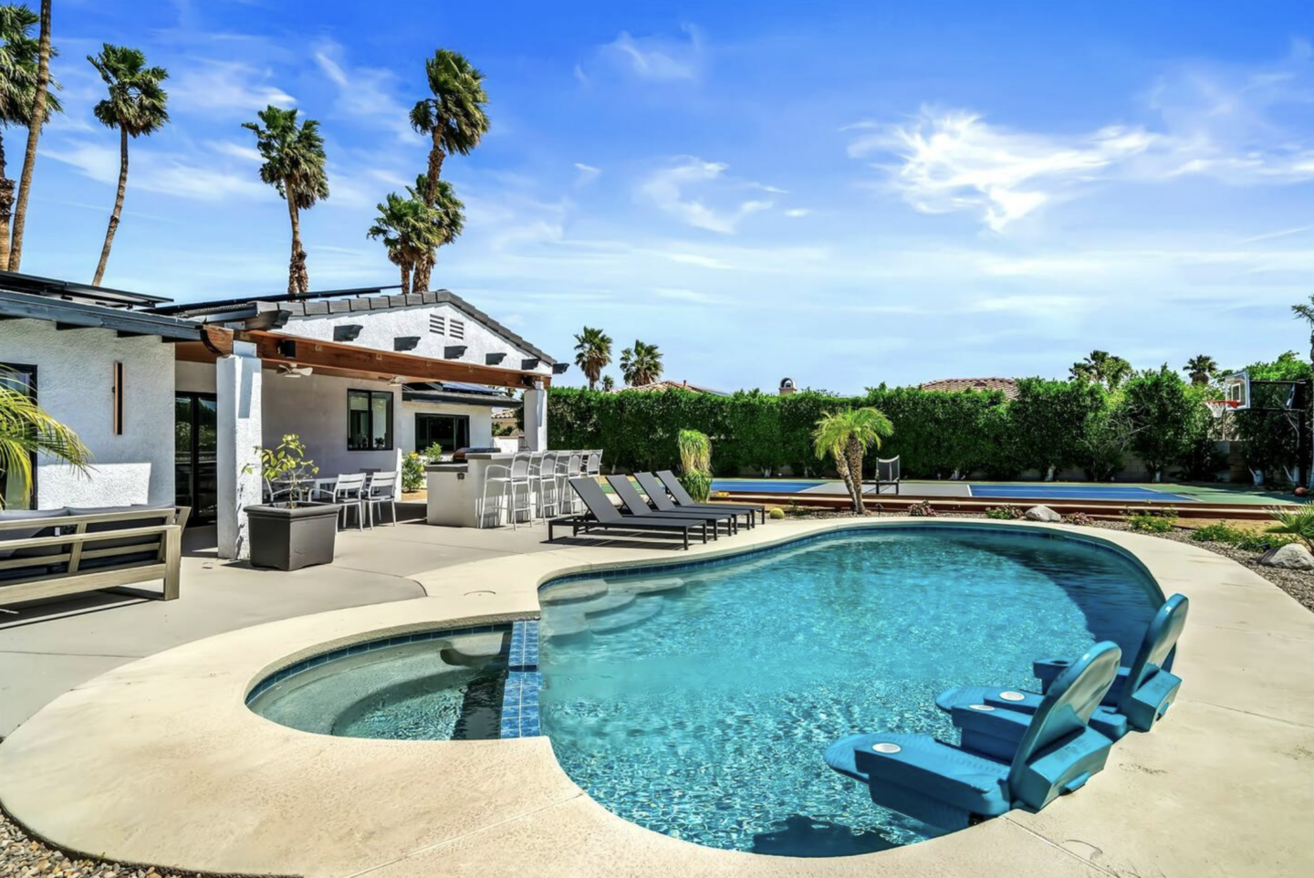 air bnb with swimming pool in Palm Springs