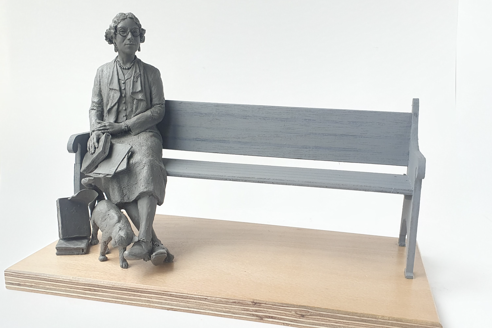 Artist's maquette of how the statue will look by sculptor Denise Dutton