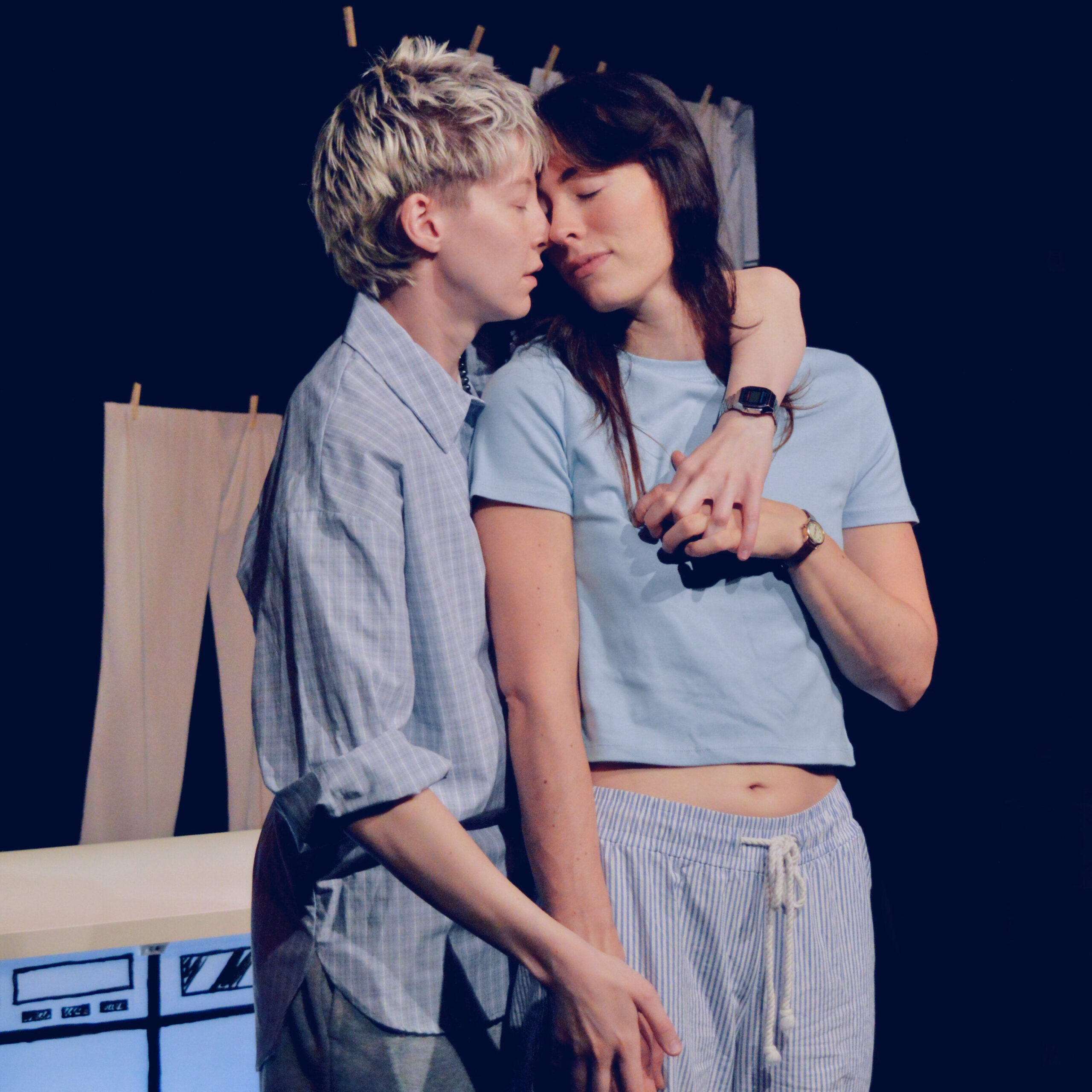 Two people holding each other with blue clothes on