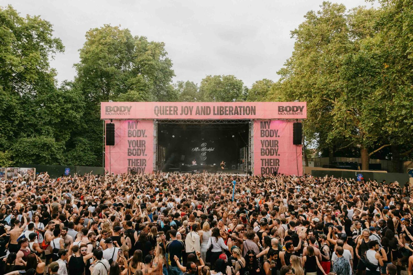 Body Movements crowd and stage