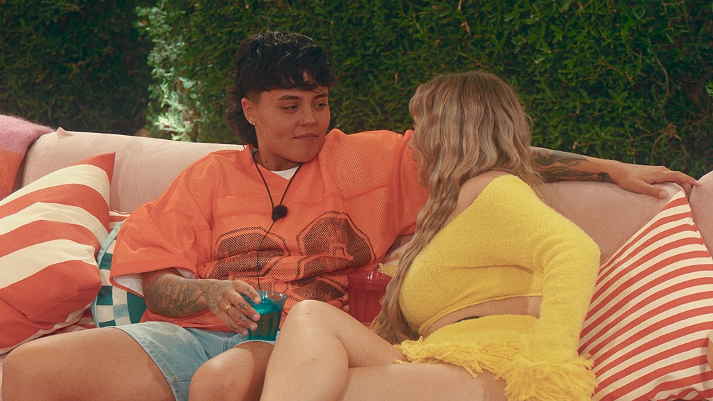 Ebony & Imogen - I Kissed a Girl Series 2