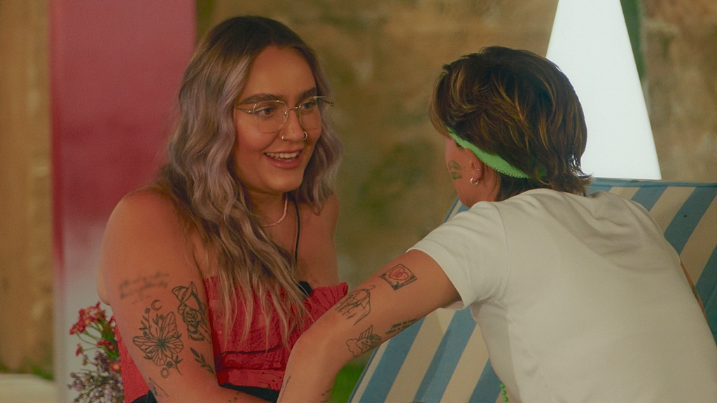 Faye & Elise - I Kissed a Girl Series 2
