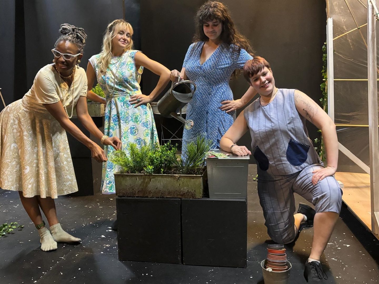 5 Lesbians Eating a Quiche cast